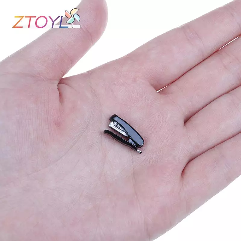 인형의 집 미니어처 1:12 장난감 금속 스테이플러, 모델 길이 1.9cm, 레드 화이트 핑크 블랙 WWP8973, 신제품 title=인형의 집 미니어처 1:12 장난감 금속 스테이플러, 모델 길이 1.9cm, 레드 화이트 핑크 블랙 WWP8973, 신제품 