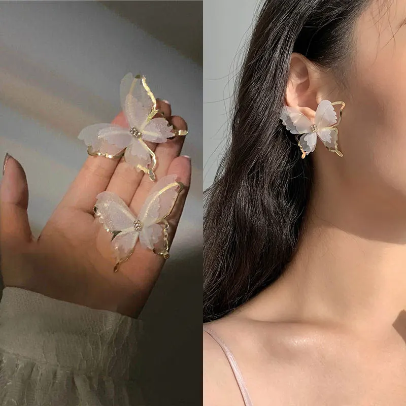 여성용 과장된 블랙 화이트 할로우 메쉬 나비 스터드 귀걸이, 파티 쥬얼리 선물, 신부 트렌디 귀걸이, 스위트 title=여성용 과장된 블랙 화이트 할로우 메쉬 나비 스터드 귀걸이, 파티 쥬얼리 선물, 신부 트렌디 귀걸이, 스위트 