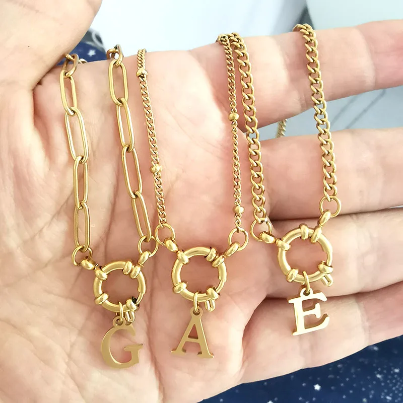 QMHJE 남녀공용 이니셜 참 문자 목걸이, 스테인레스 스틸 초커, 골드 실버 컬러 체인, 기하학적 비즈, 작은 알파벳, DIY