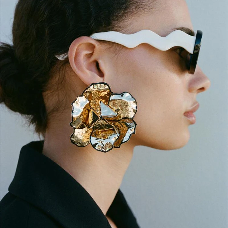 트렌디한 금속 골드 컬러 꽃 큰 귀걸이, 여성용 꽃 스테이트먼트 귀걸이, 쥬얼리 선물, 도매 title=트렌디한 금속 골드 컬러 꽃 큰 귀걸이, 여성용 꽃 스테이트먼트 귀걸이, 쥬얼리 선물, 도매 