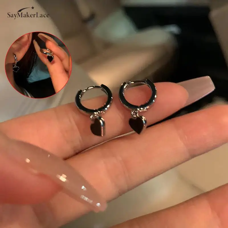 여성용 레트로 블랙 컬러 기하학적 하트 모양 귀걸이, 여아용 패션 할로우 하트 후프 귀걸이, 쥬얼리 액세서리, 1 쌍 title=여성용 레트로 블랙 컬러 기하학적 하트 모양 귀걸이, 여아용 패션 할로우 하트 후프 귀걸이, 쥬얼리 액세서리, 1 쌍
