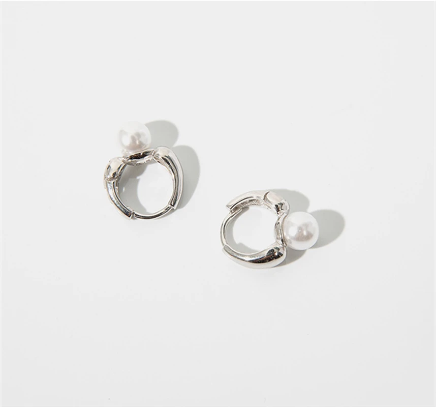 LIVVY-새로운 트렌드 한국 스타일 실버 색상 여성을 위한 간단한 진주 귀 걸쇠 후프 귀걸이, 고급 우아함 보석 선물