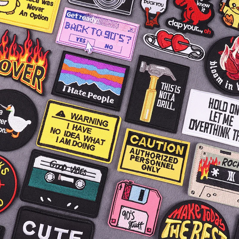 청바지용 경고 글자 자수 패치, 좋은 바이브 다리미, 의류용 열 접착 패치, 아플리케 스티커 로고 title=청바지용 경고 글자 자수 패치, 좋은 바이브 다리미, 의류용 열 접착 패치, 아플리케 스티커 로고