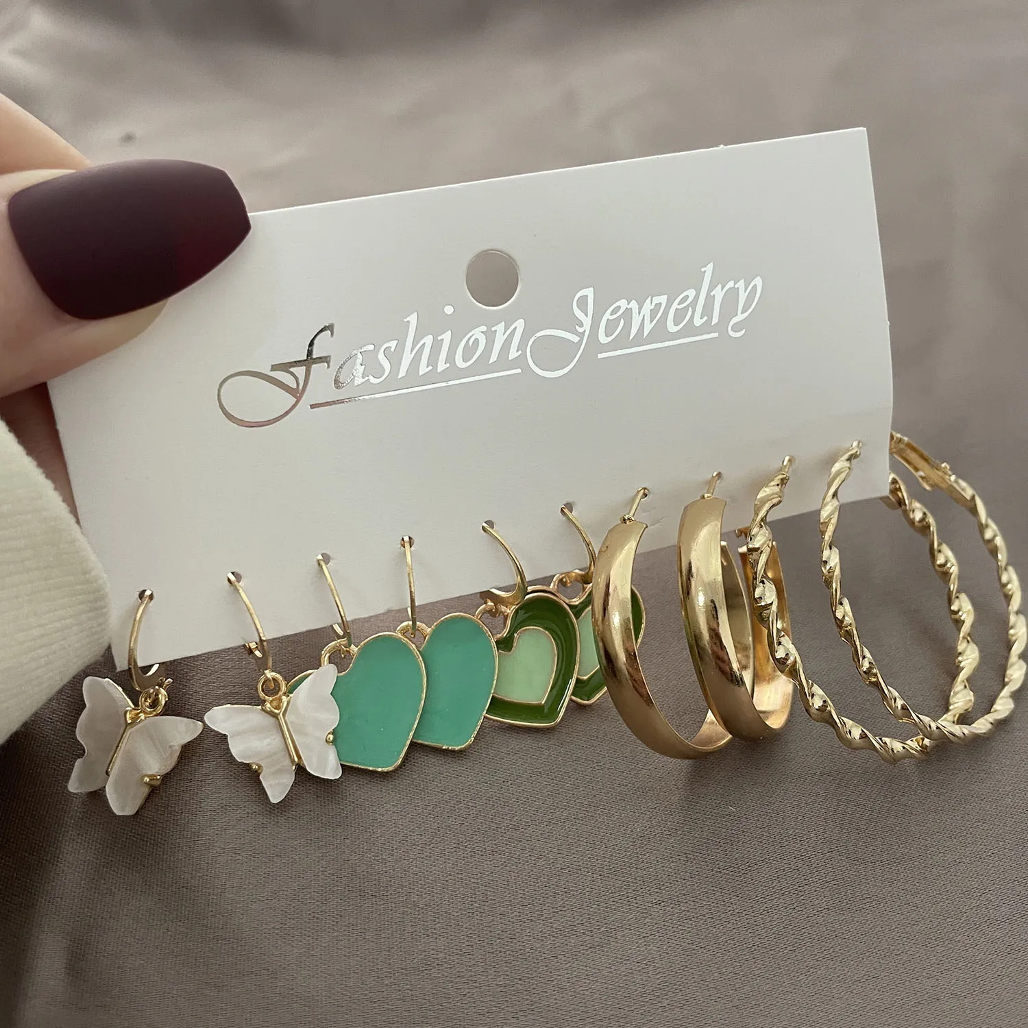 보헤미안 골드 컬러 하트 나비 드롭 귀걸이 세트, 여성 모조 진주 아크릴 기하학 귀걸이 트렌드 세트 귀걸이 쥬얼리 title=보헤미안 골드 컬러 하트 나비 드롭 귀걸이 세트, 여성 모조 진주 아크릴 기하학 귀걸이 트렌드 세트 귀걸이 쥬얼리