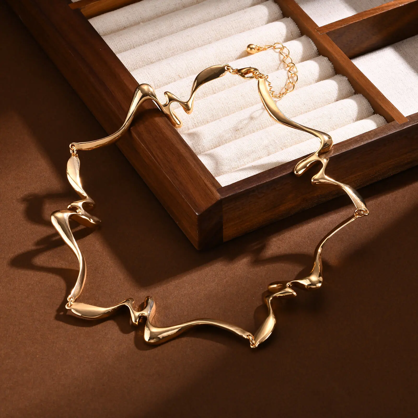 여성을위한 펑크 웨이브 오픈 커프 팔찌, 조정 가능한 불규칙한 팔 팔찌 쥬얼리 액세서리