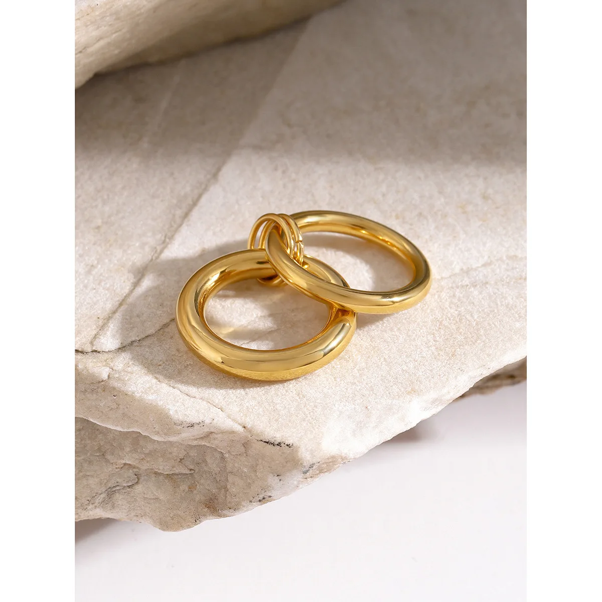 LATS 여성을위한 독특한 디자인 스테인레스 스틸 중공 불규칙한 기하학 반지 방수 황금 패션 2025 매력 쥬얼리
