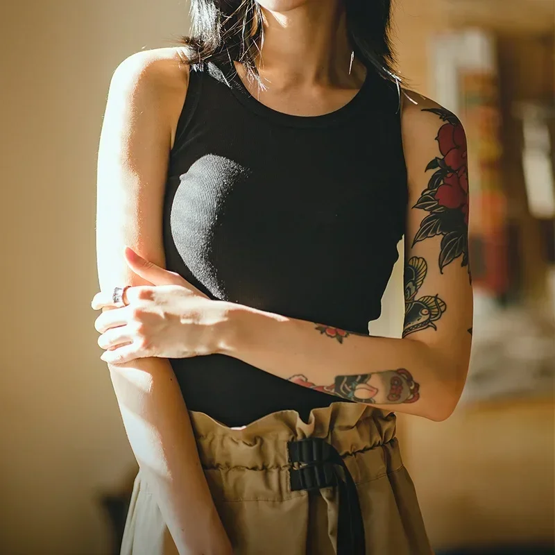 Maden 여름 슬리브리스 니트 탱크톱 여성 단색 캐주얼 스포츠 조끼 슬림핏 여성용 외출용 상의