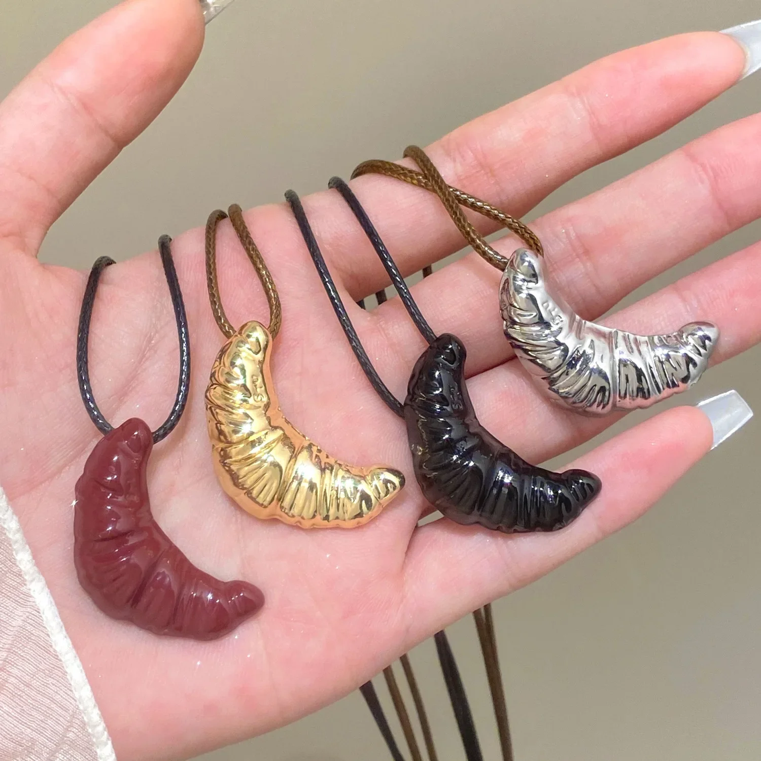 LATS 여성용 심플 암소 뿔 긴 목걸이, 가죽 로프, 가벼운 럭셔리 스웨터 체인, 패션 쥬얼리 액세서리, 도매