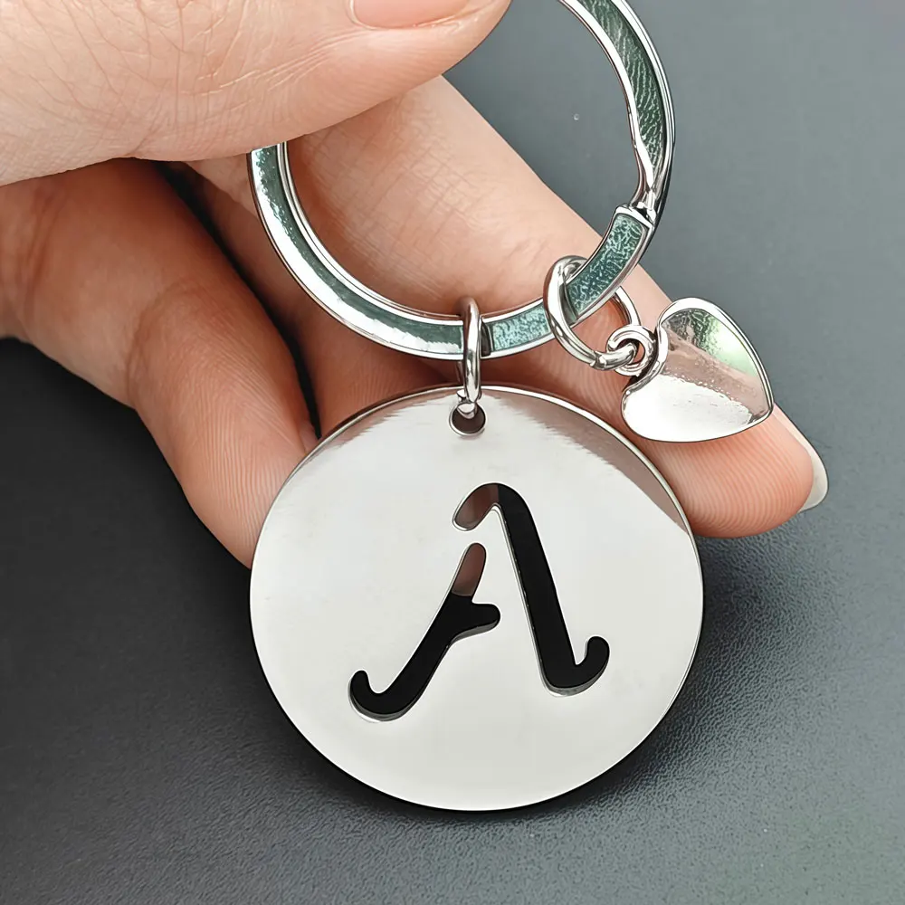 1PCS/2PCS 인기있는 A-Z 라운드 브랜드 스테인레스 스틸 키 체인 26 편지 열쇠 고리 펜던트 열쇠 고리 버클 체인 자동차 모토 선물
