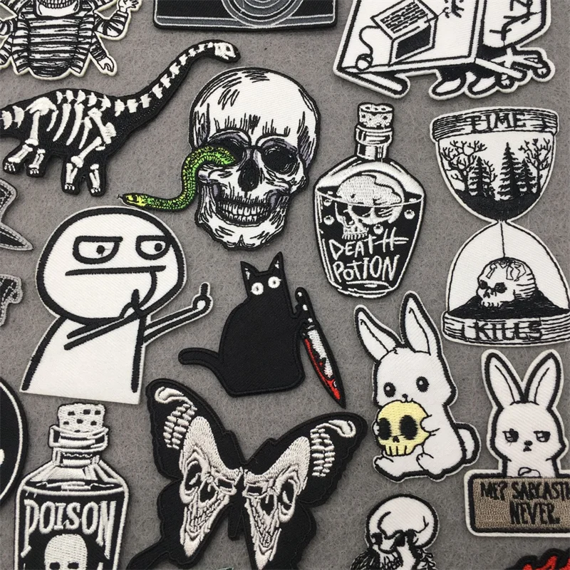 흑백 펑크 스티커 자켓 의류 용 수 놓은 패치 펑크 패치 의류 열 접착 패치 title=흑백 펑크 스티커 자켓 의류 용 수 놓은 패치 펑크 패치 의류 열 접착 패치