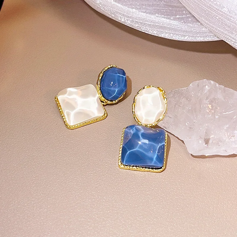 LATS 비대칭 물 리플 스퀘어 매달려 귀걸이 여성을위한 새로운 독특한 디자인 라이트 럭셔리 귀걸이 패션 쥬얼리 액세서리