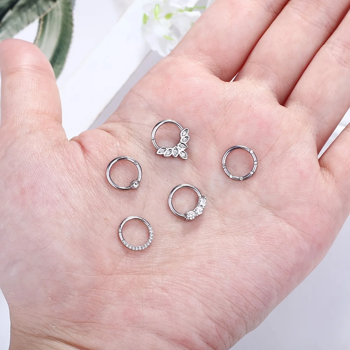 1-5pcs 16G 패션 316L 스테인레스 스틸 CZ 힌지 Septum Clicker 코 후프 링, Daith Helix Tragus 연골 피어싱 쥬얼리