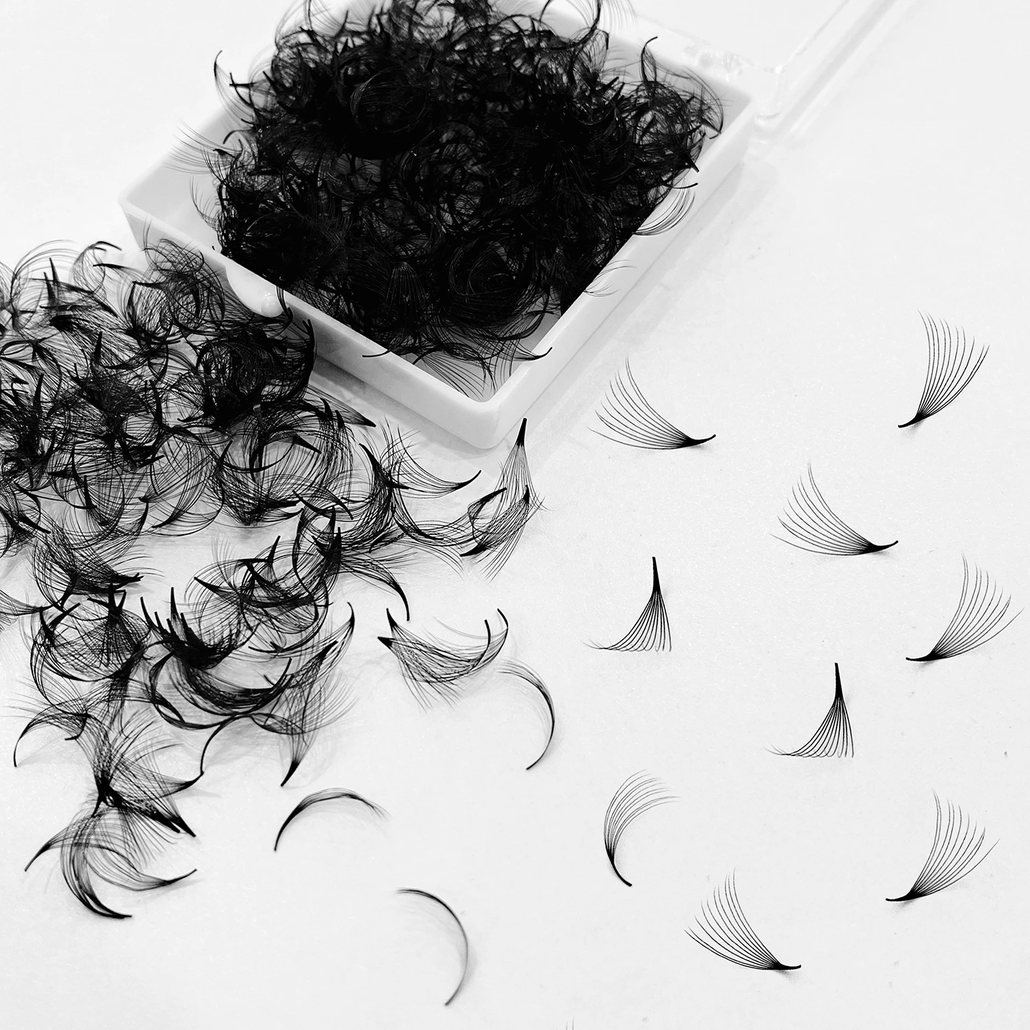 Abonnie 18mm Premade 볼륨 팬 뾰족한 베이스 팬 메가 볼륨 Premade 속눈썹 연장