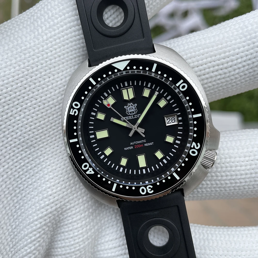 Steeldive SD1970 화이트 날짜 배경 200M 방수 AR 코팅 사파이어 NH35 블랙 다이얼 거북이 자동식 남성용 다이브 시계