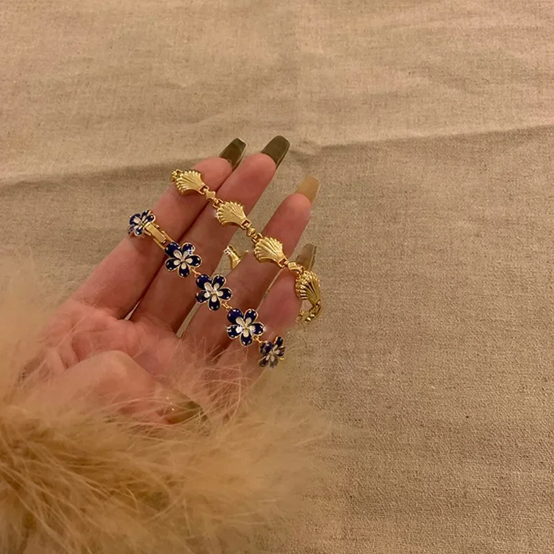 골든 쉘 레트로 꽃 여성용 팔찌 라이트 럭셔리 다목적 하이 엔드 독특한 디자인 여자 친구 액세서리 연회 쥬얼리