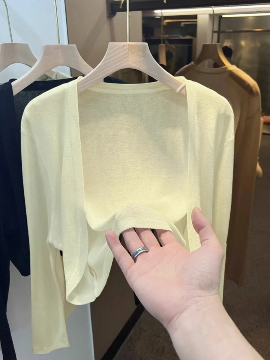 짧은 얼음 실크 니트 태양 보호 카디건 여성의 얇은 여름 서스펜더 스커트 계층화 된 거즈 자켓 에어컨 커버 업