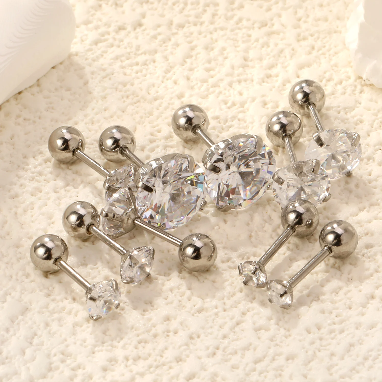 LUXUKISSKIDS 1pairs/2pcs 남자 라운드 크리스탈 지르코니아 스터드 귀걸이 외과 강철 보석 럭셔리 클리어 라인 석 남여 피어싱