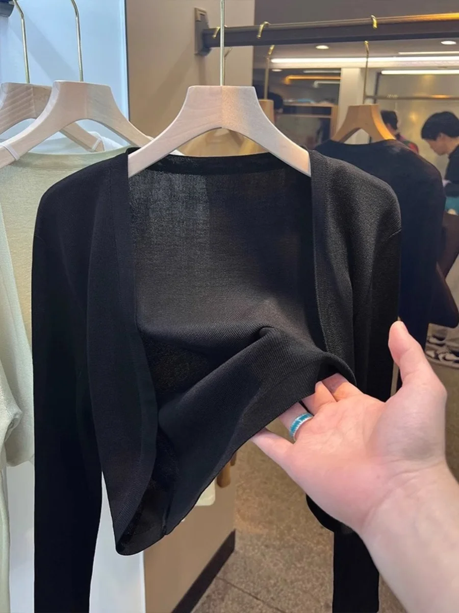 짧은 얼음 실크 니트 태양 보호 카디건 여성의 얇은 여름 서스펜더 스커트 계층화 된 거즈 자켓 에어컨 커버 업