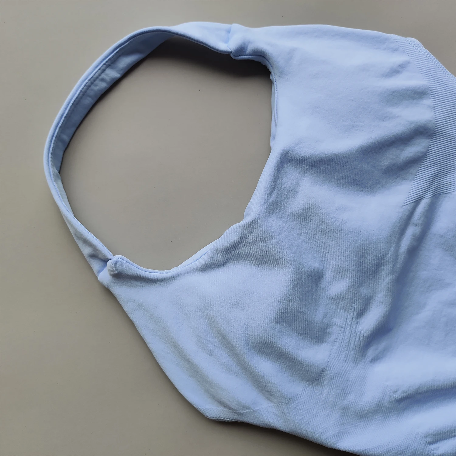 ARFTE 홀터 탑 체육관 조끼 여성 등이없는 탱크 탑 스포츠 브래지어 러닝 조끼 운동 탑 Activewear 요가 의류