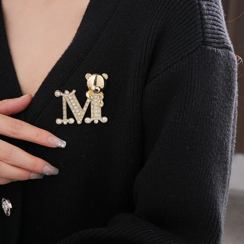 DREJEW 성격 테디 베어 브로치 여성을위한 상감 라인 석 빈티지 패션 금속 핀 라이트 럭셔리 남성 쥬얼리 선물