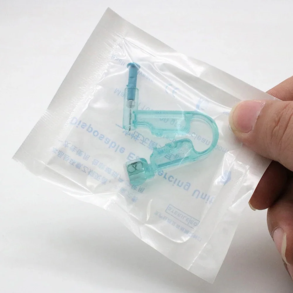 50PCS 일회용 무균 귀 피어싱 건 키트 무균 건강한 안전 코 귀걸이 피어싱 도구 기계 귀 스터드 바디 쥬얼리