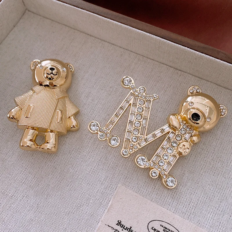 DREJEW 성격 테디 베어 브로치 여성을위한 상감 라인 석 빈티지 패션 금속 핀 라이트 럭셔리 남성 쥬얼리 선물