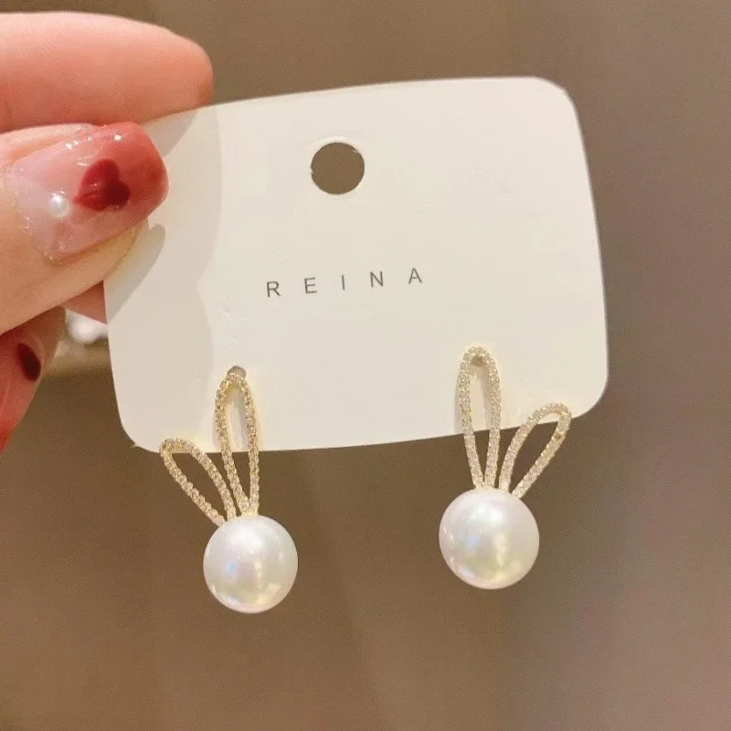 순수한 흰색 여성의 매달려 귀걸이 피는 꽃 아크릴 에나멜 나비 모조 진주 하트 매달려 귀걸이 우아한 브린크