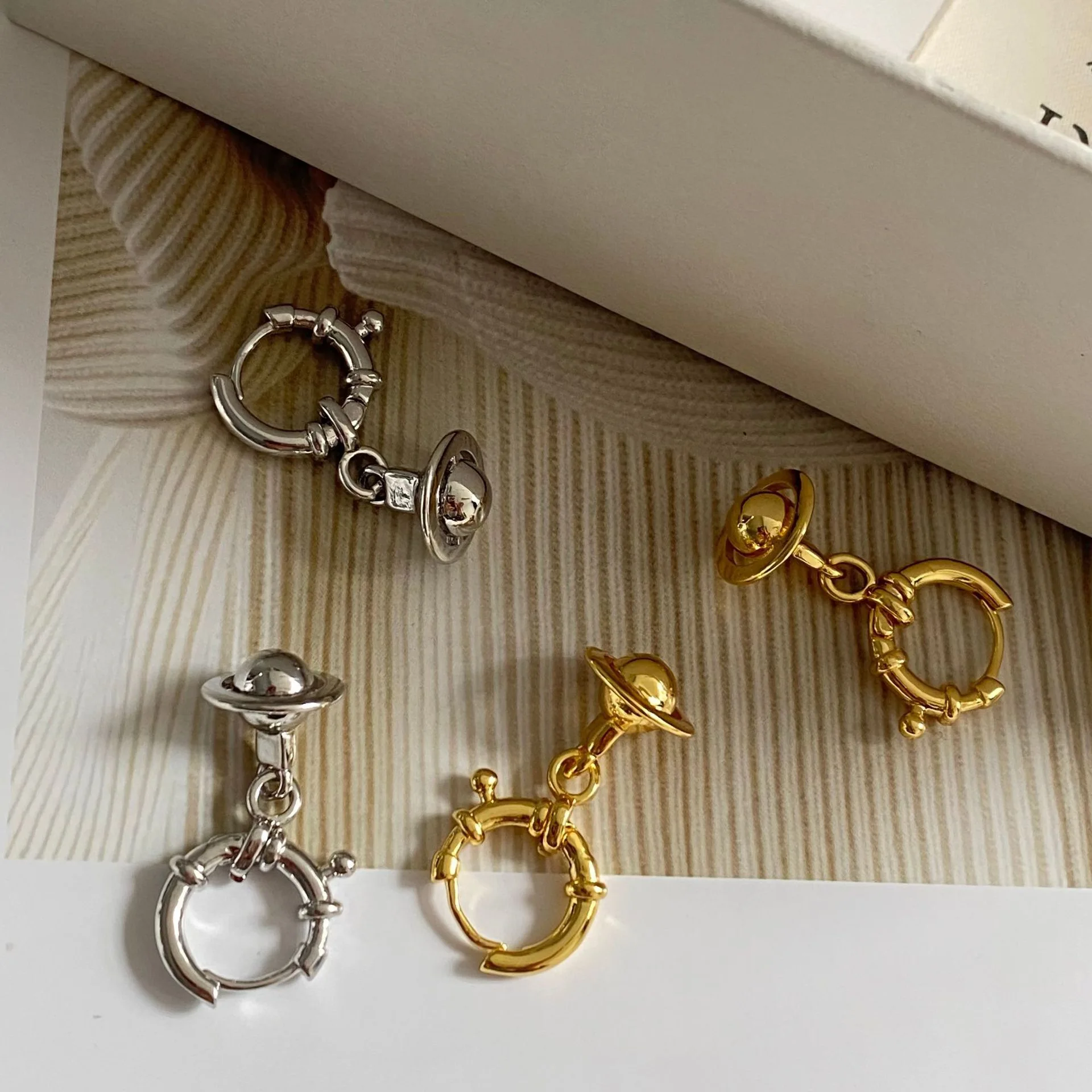 틈새 시장과 트렌디한 3차원 귀고리는 파티에서 여성을 위한 간단하고 세련된 보석 선물입니다 title=틈새 시장과 트렌디한 3차원 귀고리는 파티에서 여성을 위한 간단하고 세련된 보석 선물입니다 