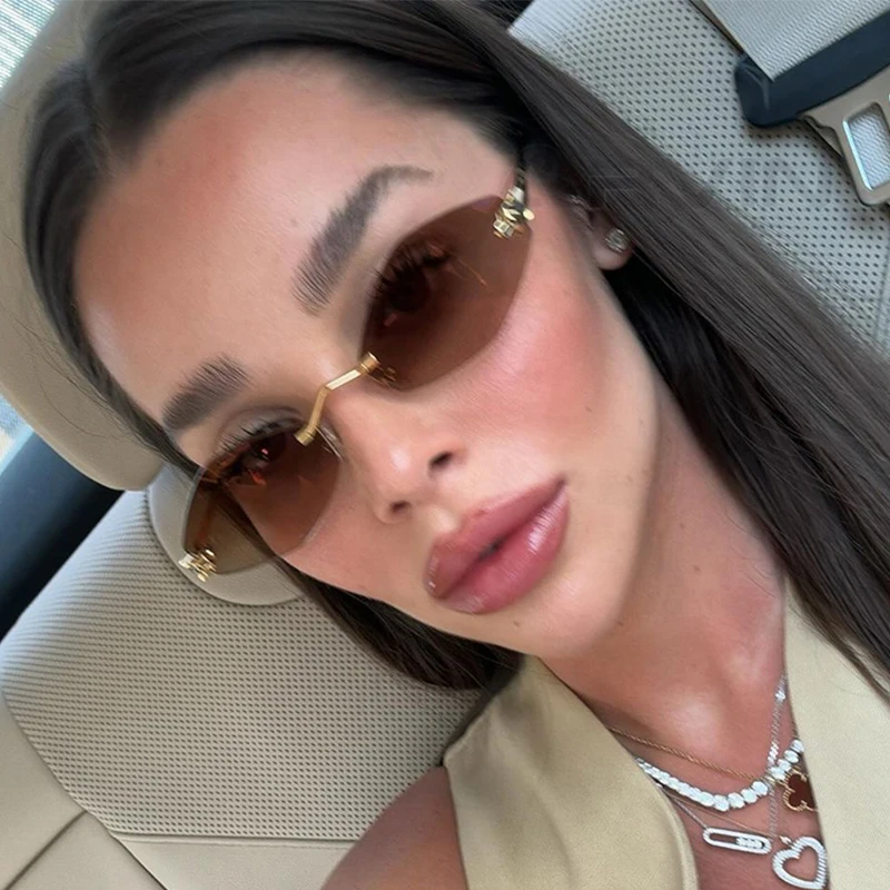 트렌디 한 무테 다각형 선글라스 세련된 그라디언트 렌즈 금속 음영 안경 럭셔리 브랜드 작은 마름모 빈티지 선글라스 title=트렌디 한 무테 다각형 선글라스 세련된 그라디언트 렌즈 금속 음영 안경 럭셔리 브랜드 작은 마름모 빈티지 선글라스