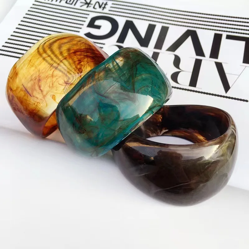 여성을 위한 대리석 패턴의 세련된 불규칙한 팔찌 여성용 팔찌 title=여성을 위한 대리석 패턴의 세련된 불규칙한 팔찌 여성용 팔찌 