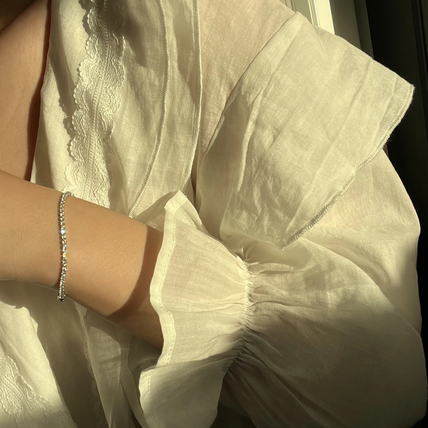 라인 석으로 가득 찬 럭셔리 클래식 여성을위한 18K 골드 도금 팔찌 반짝 이는 간단한 지르콘 팔찌 쥬얼리 생일 선물