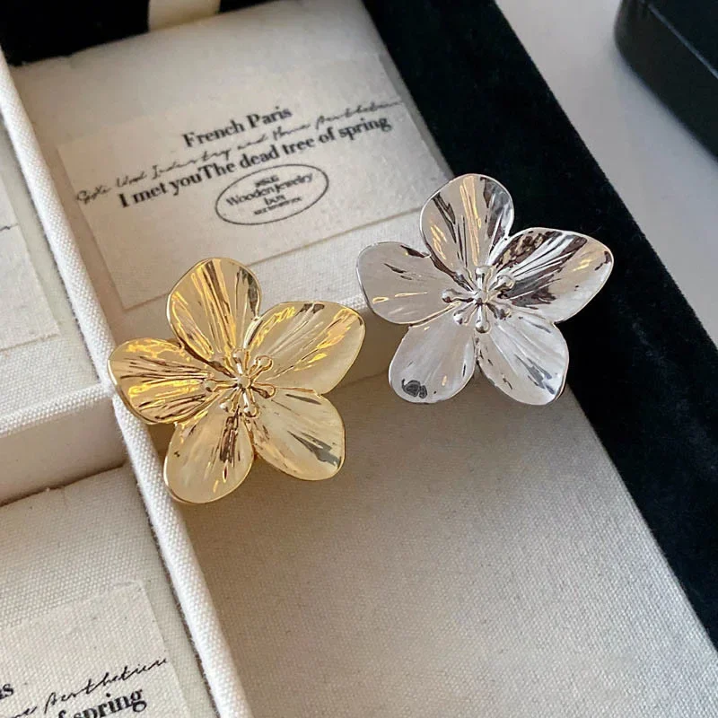 LATS 2024 여성을위한 새로운 꽃 반지 간단한 기질 파티 패션 유행 매력 방수 보석 선물 도매