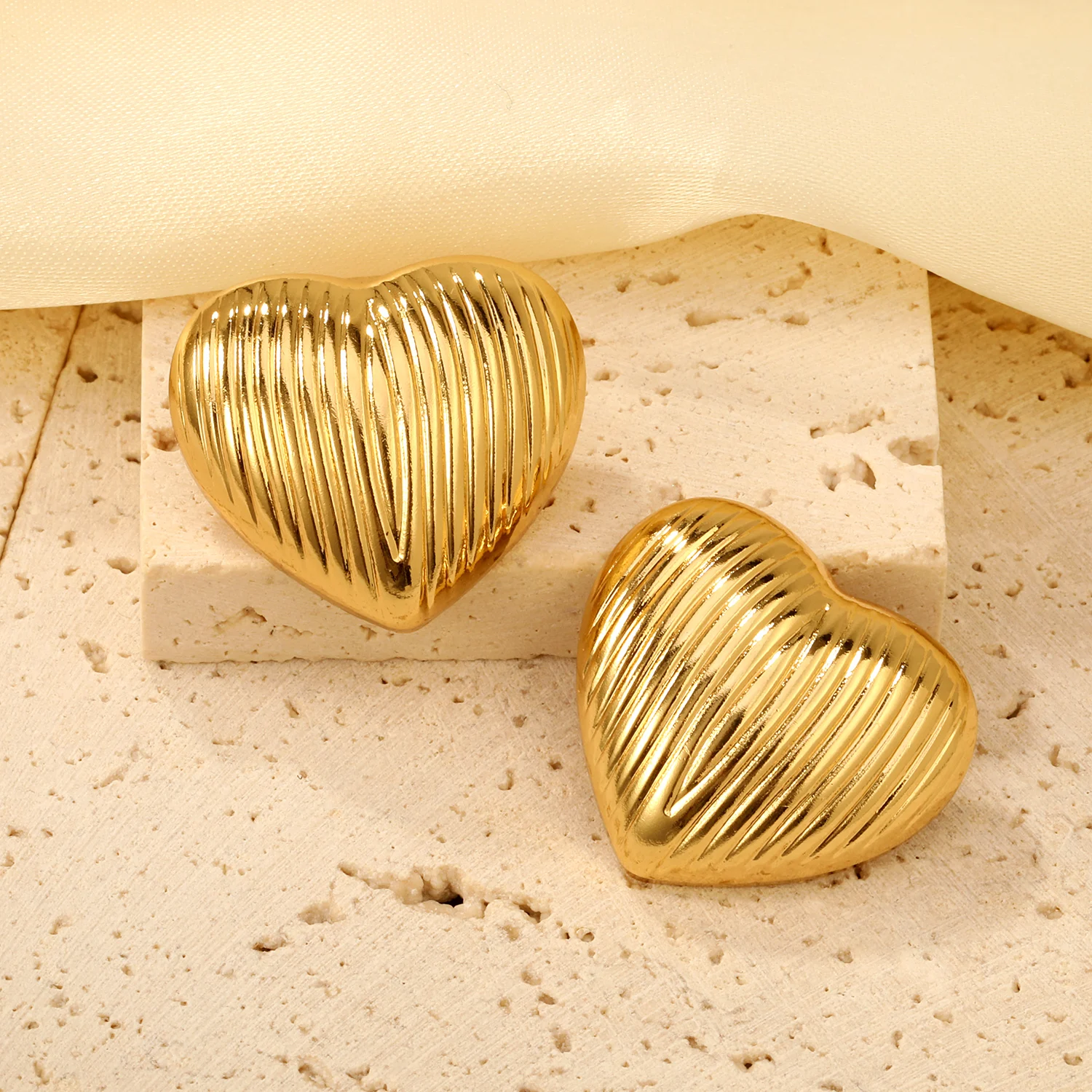 LUXUSTEEL 쉘 워터 드롭 황금 Imitaiton 진주 여성 스터드 귀걸이 스테인레스 스틸 하트 여성 귀걸이 우아한 보석 선물