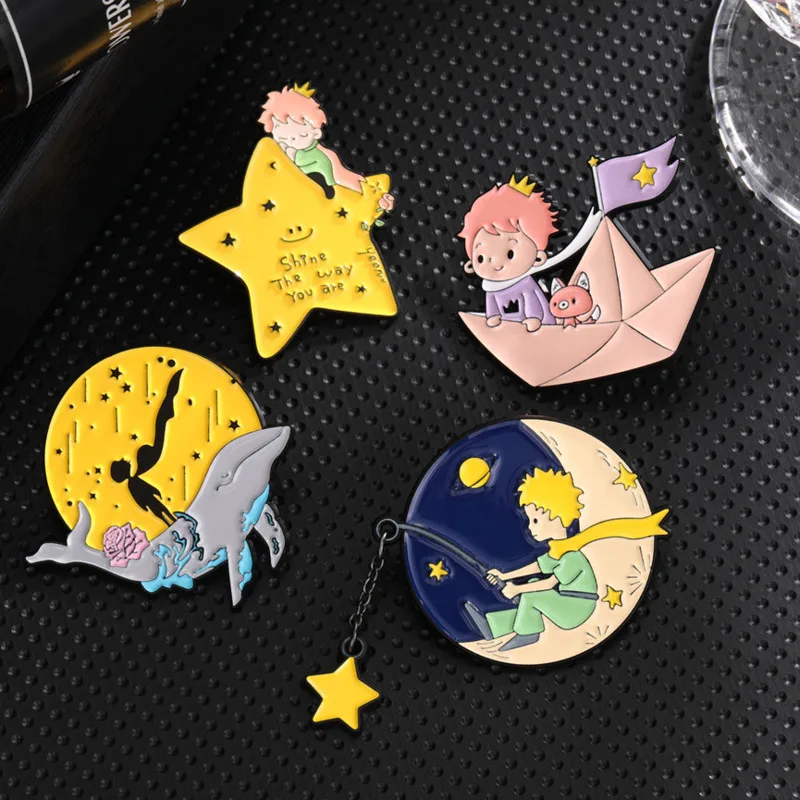 만화 애니메이션 어린 왕자 금속 배지 에나멜 문 스타 종이 보트 고래 우주 브로치 옷깃 핀 배낭 모자 액세서리 title=만화 애니메이션 어린 왕자 금속 배지 에나멜 문 스타 종이 보트 고래 우주 브로치 옷깃 핀 배낭 모자 액세서리 