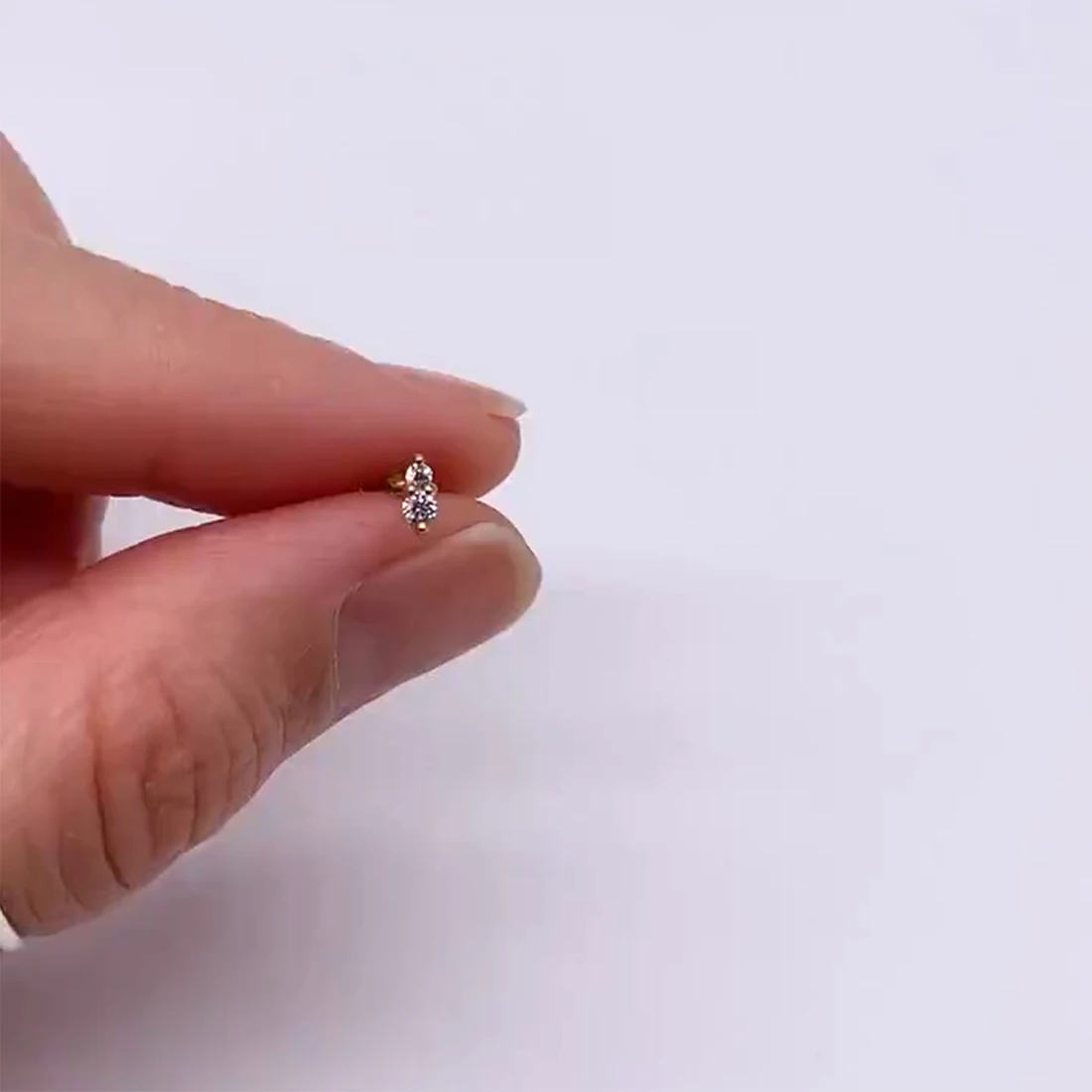 LENNIK 925 실버 골든 싱글 유럽과 미국의 세련된 심플 사이즈 지르콘 플랫 헤드 피어싱 귀걸이 여성용 선물