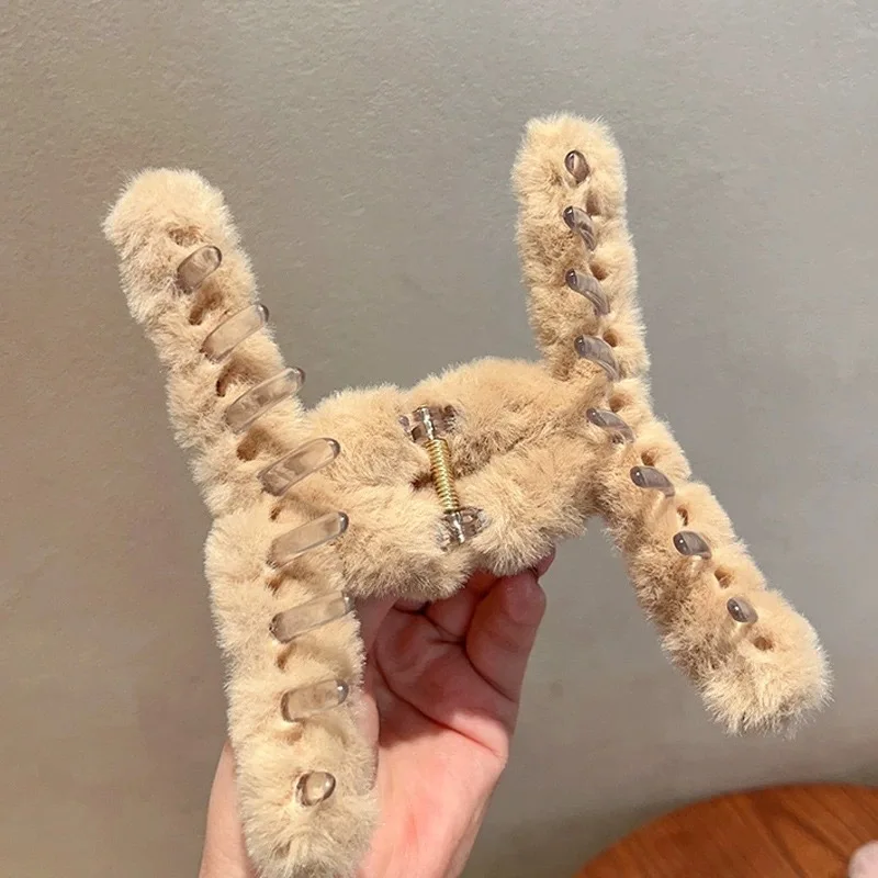 여성을위한 가을과 겨울 플러시 발톱 우아한 아크릴 크랩 자용 머리핀 소녀 헤어 액세서리 모피 머리 장식 헤어 클로 클립