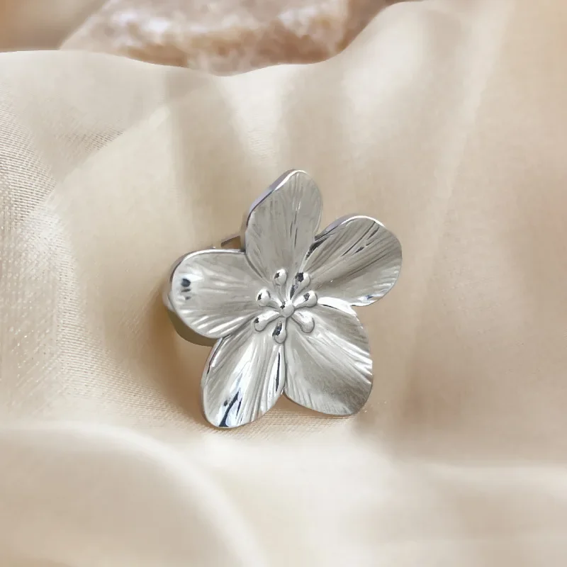 LATS 2024 여성을위한 새로운 꽃 반지 간단한 기질 파티 패션 유행 매력 방수 보석 선물 도매