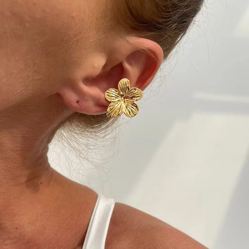 KunJoe 2 개/대 여성을위한 천공되지 않은 골드 컬러 꽃 귀 클립 귀걸이 패션 꽃잎 꽃 귀 커프 데일리 쥬얼리 title=KunJoe 2 개/대 여성을위한 천공되지 않은 골드 컬러 꽃 귀 클립 귀걸이 패션 꽃잎 꽃 귀 커프 데일리 쥬얼리