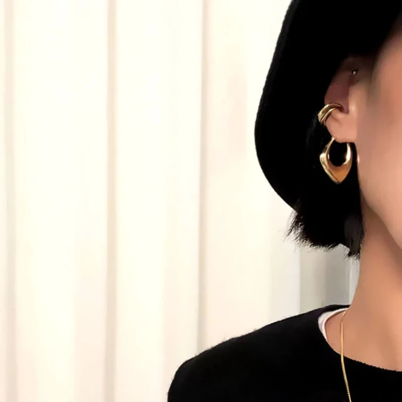 Huitan 기하학 금속 후프 귀걸이 여성을위한 골드 컬러/실버 컬러 패션 레이디스 귀 귀걸이 데일리웨어 다목적 쥬얼리