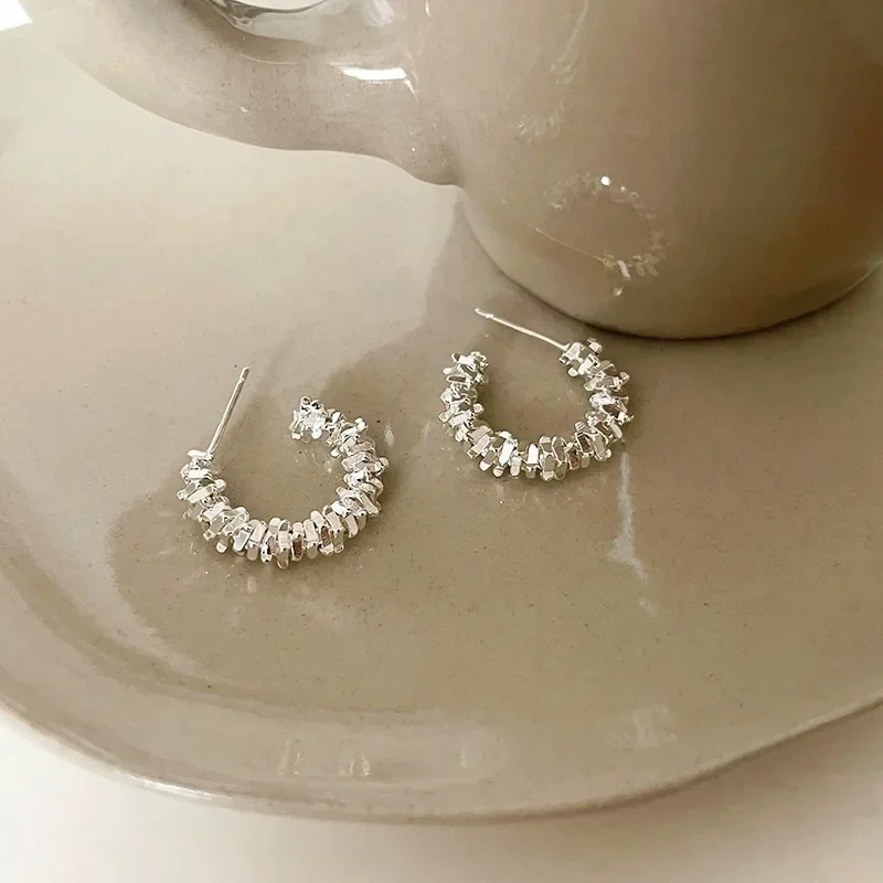 LATS 새로운 패션 트렌드 독특한 디자인 우아하고 절묘한 불규칙한 C 모양 귀걸이 여성 쥬얼리 파티 프리미엄 선물 도매