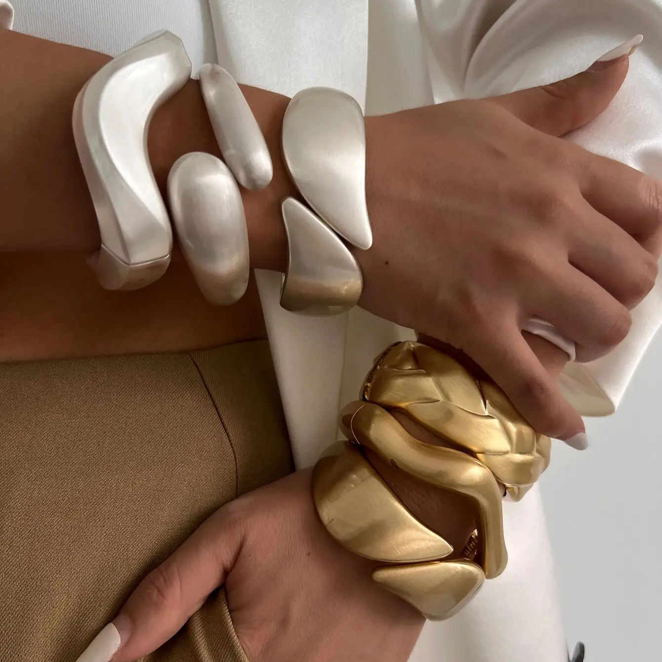 SHIXIN 남성용 빈티지 디자인 매트 골드 컬러 금속 오픈 용수철 뱅글, 불규칙한 기하학 웨이브 물방울 와이드 커프 팔찌