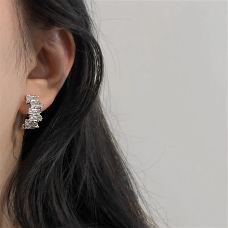 여성을위한 한국어 아크 절묘한 지르콘 귀걸이 럭셔리 고급 기하학 귀걸이 패션 쥬얼리 파티 결혼 선물 도매