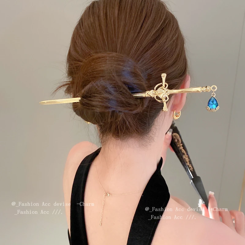 새로운 골동품 금속 칼 머리핀 여성 패션 중국어 간단하고 창조적 인 팬 머리핀 쥬얼리 기질 모자를 쓰고 있죠 액세서리