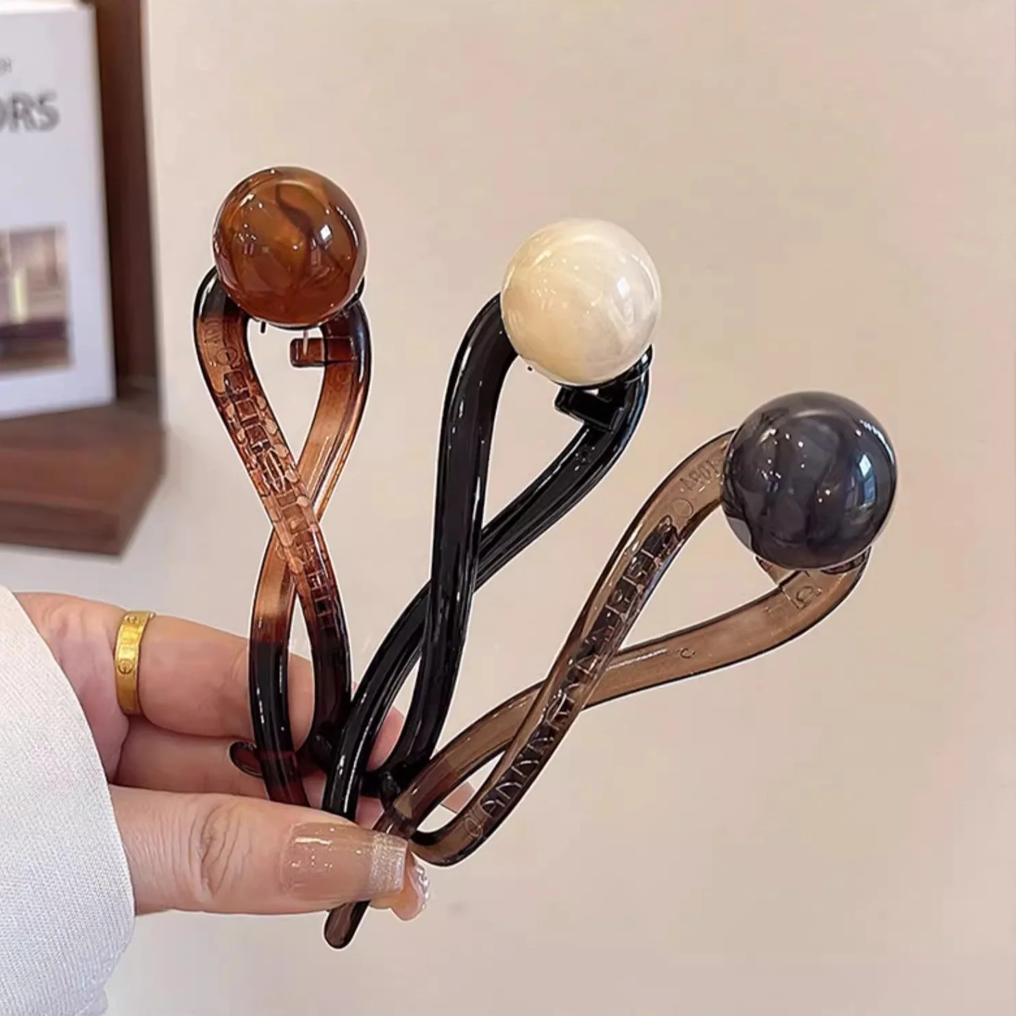 레트로 S 모양 포니 테일 트위스트 헤어 클립 새로운 패션 멀티 컬러 트위스트 중공 상어 클립 머리 장식 헤어 액세서리 선물