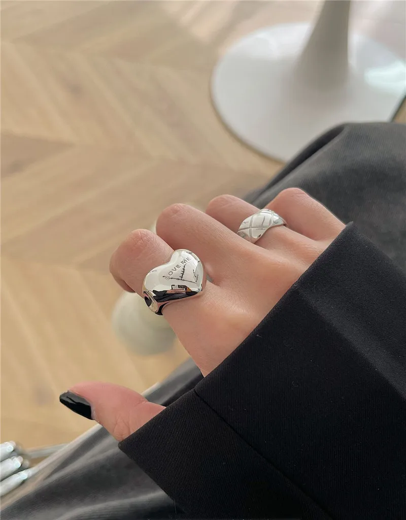 스위트 실버 컬러 트렌드 크리에이티브 뉴 러브 하트 모양 골드 링 라이트 럭셔리 메탈릭 텍스처 소녀 쥬얼리 커플