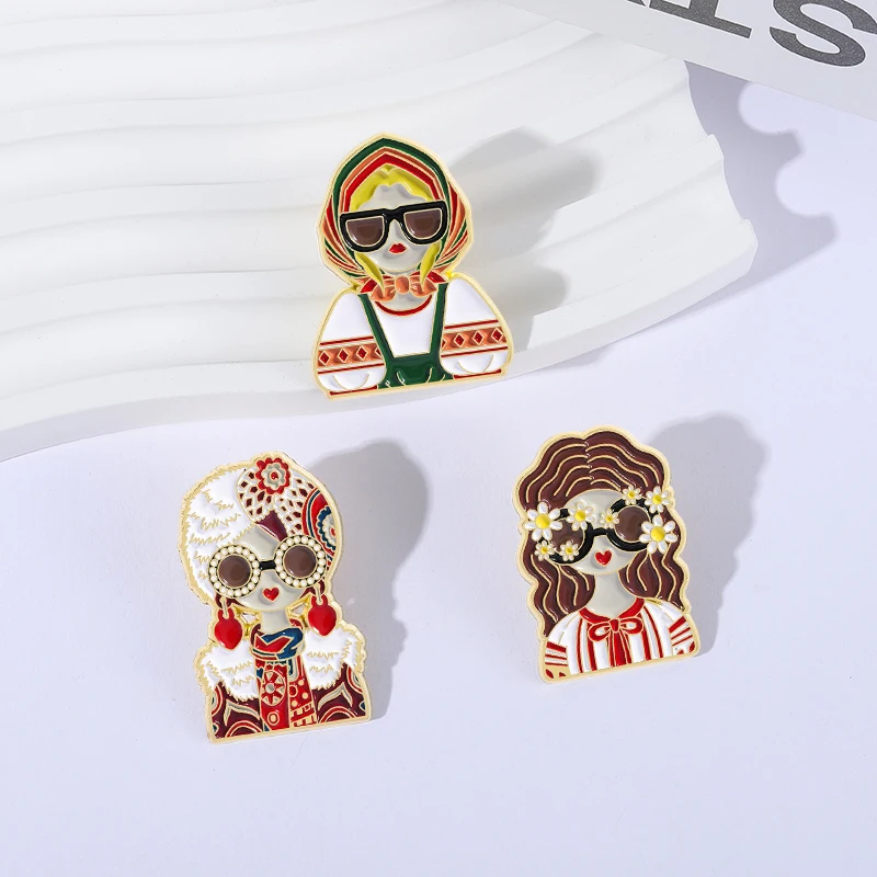 만화 러시아 소녀 캐릭터 의상 이미지 에나멜 핀 사용자 정의 민족 스타일 그림 기념품 브로치 옷깃 배지 보석 선물