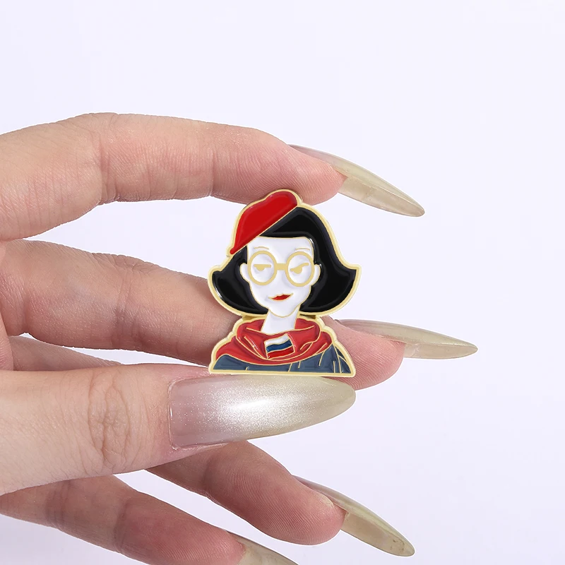 만화 러시아 소녀 캐릭터 의상 이미지 에나멜 핀 사용자 정의 민족 스타일 그림 기념품 브로치 옷깃 배지 보석 선물
